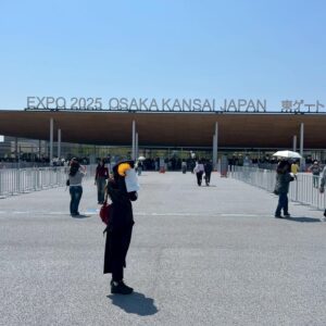 EXPO 2025 OSAKA KANSAI JAPAN 東ゲート 土曜日の昼の混雑具合