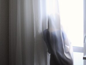 現状に不安を感じている女性